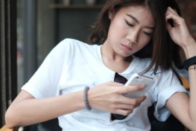 Kecanduan scroll medsos
