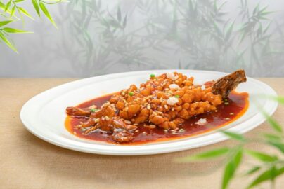 Ilustrasi ikan tongkol pedas manis untuk artikel Ikan Tongkol Pedas Manis Ala Rumahan, Kuah Segar dan Bumbu…